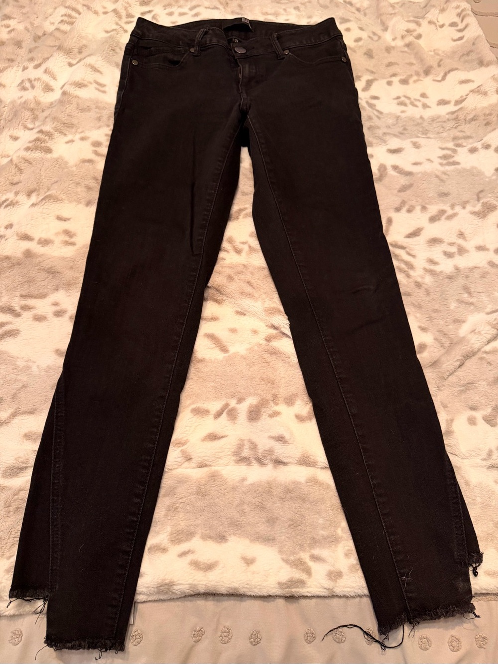 1822 Denim Black Ankle Skinny Jeans with Raw Hem